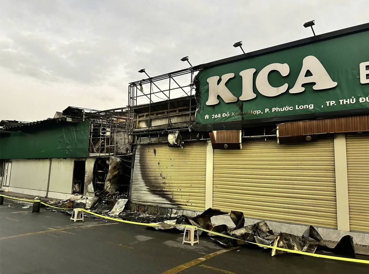 Hàng trêm m2 nhà xưởng và các nguyên vật liệu bị thiêu rụi