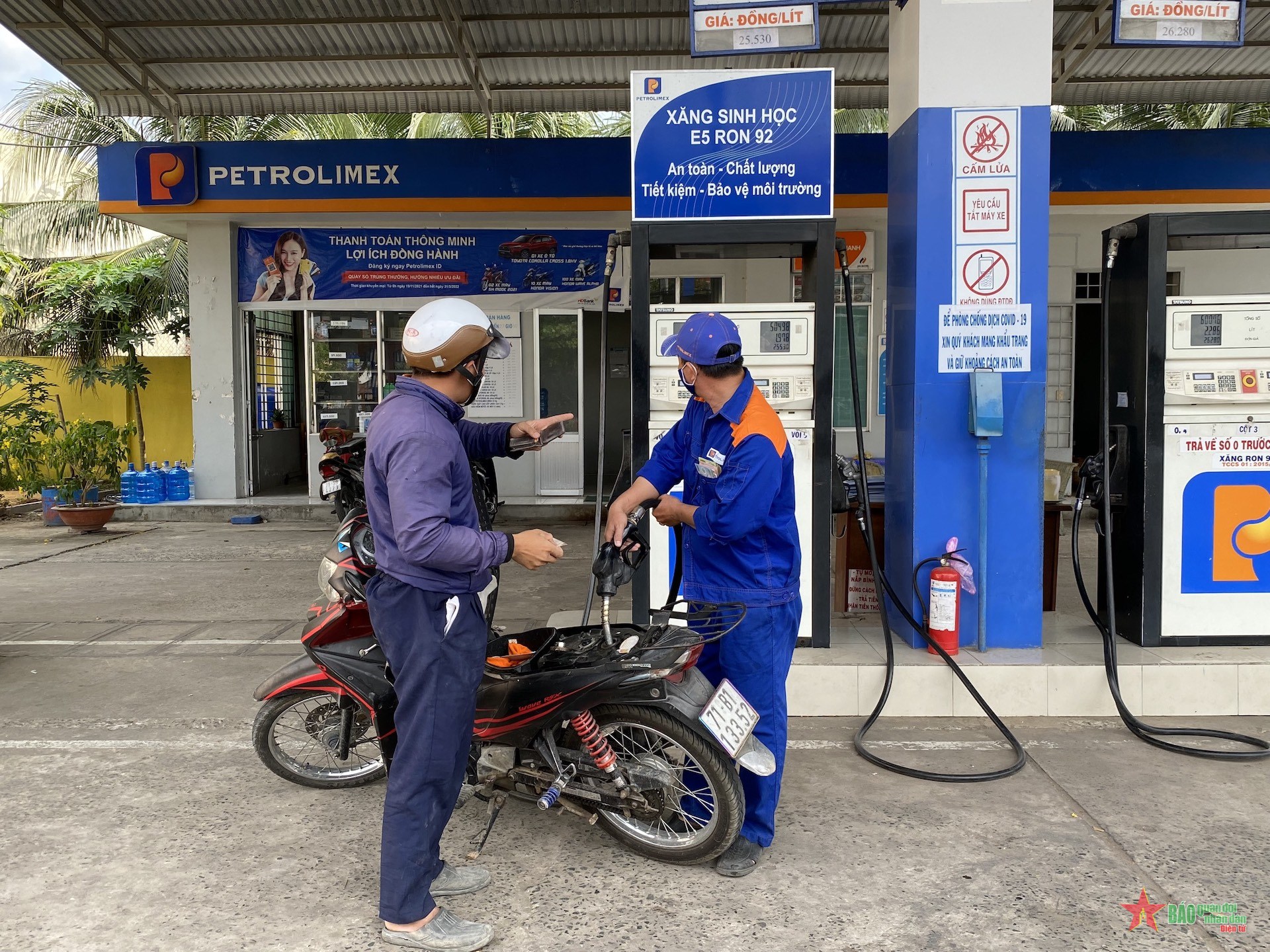 Giá vàng trong nước và thế giới giảm nhẹ