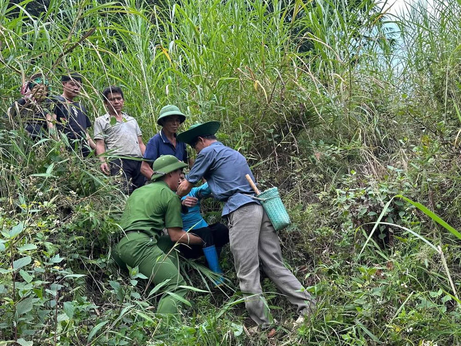 Chị Nông Thị Dào được tìm thấy trong hang đá. Ảnh: CACC.