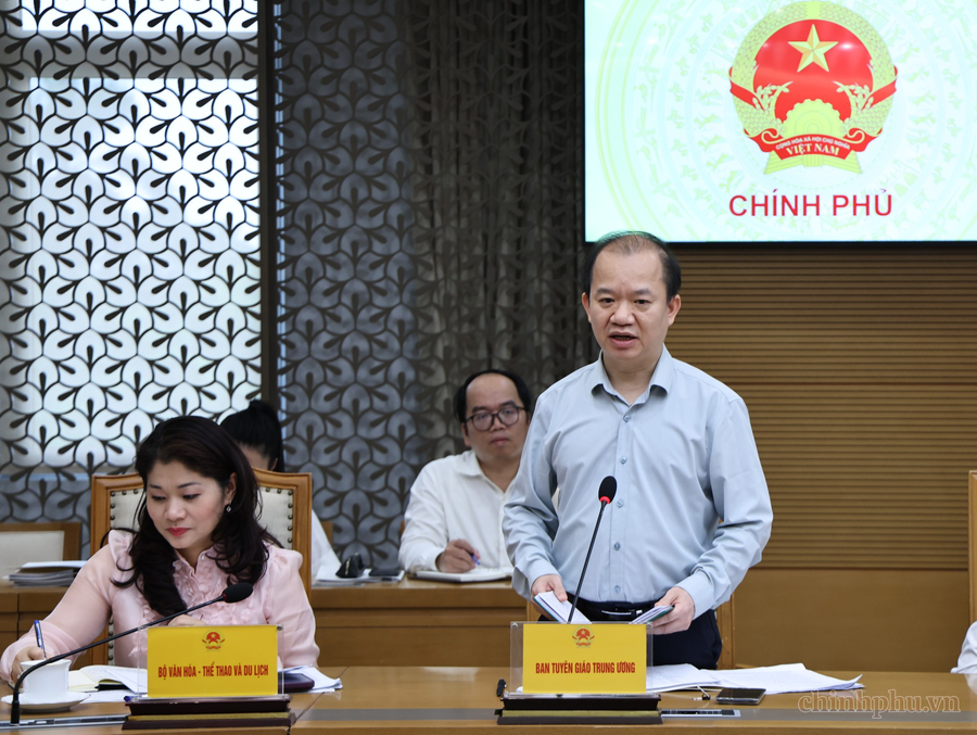 Phó Trưởng Ban Tuyên giáo Trung ương Bùi Hoài Sơn nêu ý kiến tại phiên họp - Ảnh: VGP