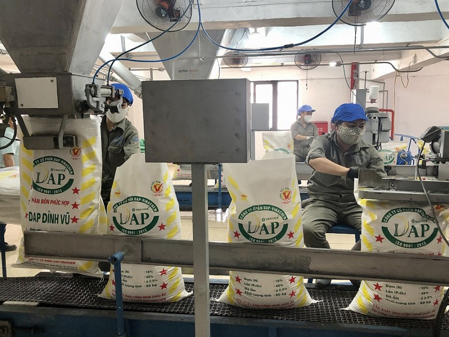 Giá lưu huỳnh nguyên liệu để sản xuất phân bón liên tục giảm tới 57%