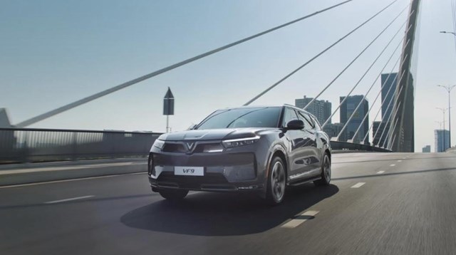 VinFast ghi nhận doanh thu tăng trưởng gần 47% trong quý III, vượt ngưỡng 100.000 xe bán ra trong 9 tháng - Ảnh 1