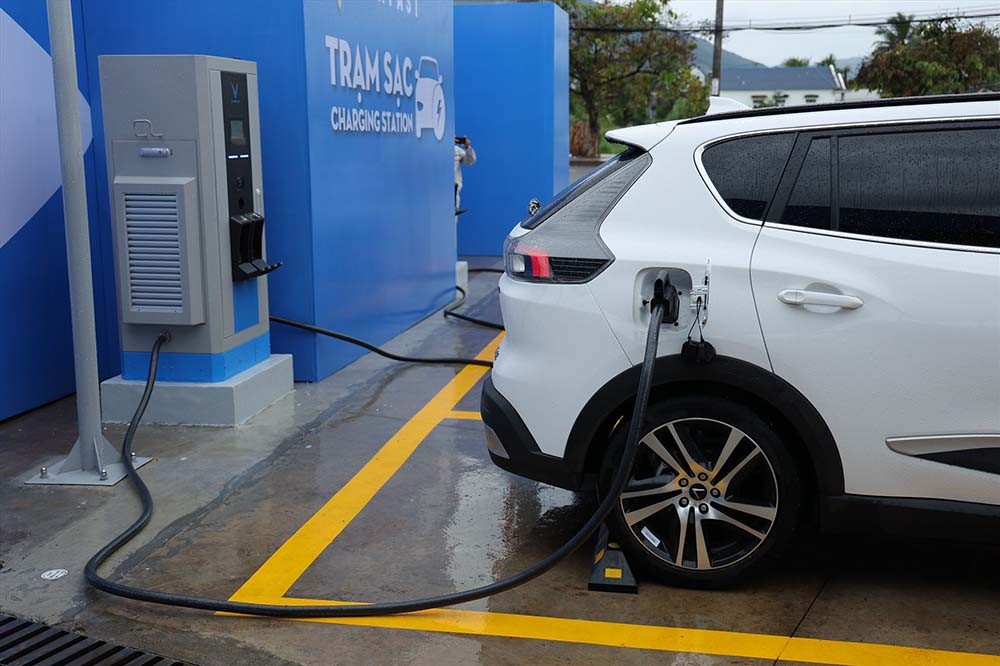 Năm 2030, TP Hà Nội sẽ chuyển đổi 100% taxi chạy xăng, dầu sang xe điện Năm 2030, TP Hà Nội sẽ chuyển đổi 100% taxi chạy xăng, dầu sang xe điện