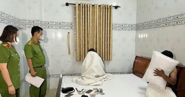 Phát hiện 3 cặp nam nữ mua bán dâm, bắt khẩn cấp đối tượng môi giới