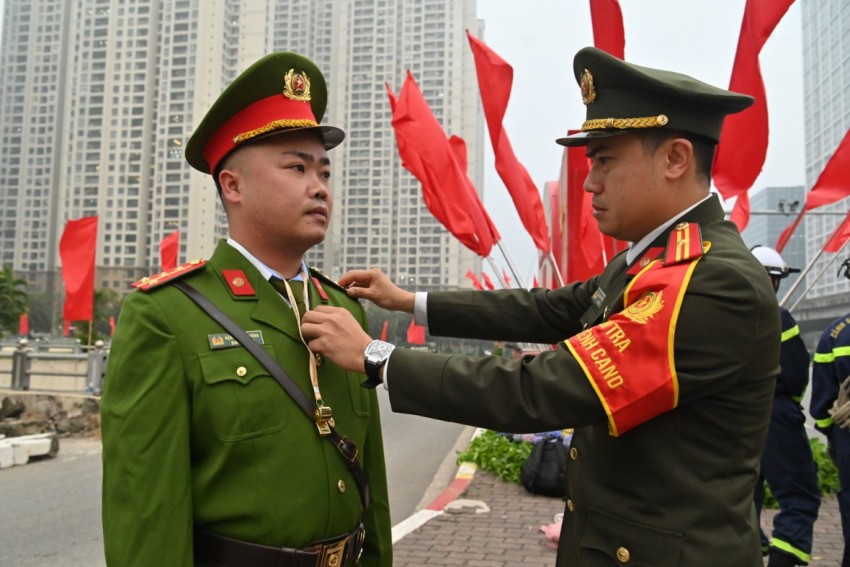 Tổ Kiểm tra Điều lệnh CAND của CATP liên tục tuần tra, nhắc nhở CBCS giữ đúng tác phong, điều lệnh.