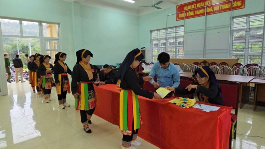 Cử tri cả nước háo hức đi bầu cử đại biểu Quốc hội và Hội đồng nhân dân ngày 15/3