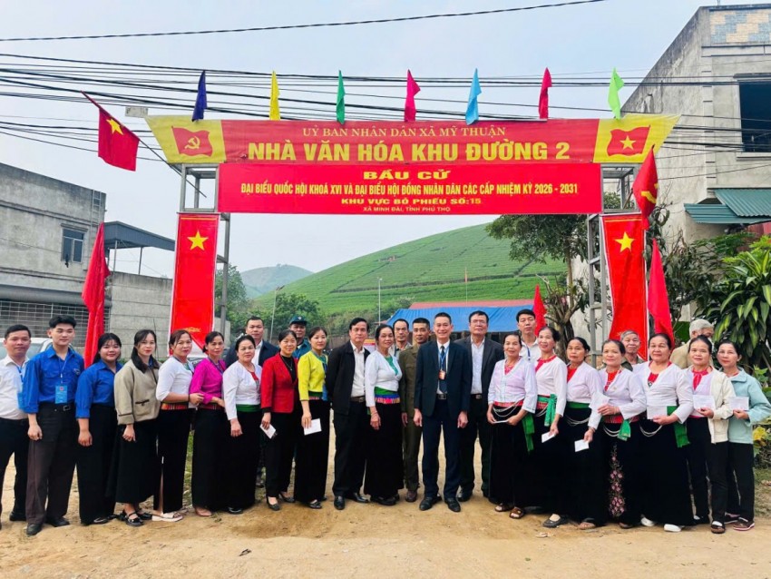 Cử tri cả nước háo hức đi bầu cử đại biểu Quốc hội và Hội đồng nhân dân ngày 15/3