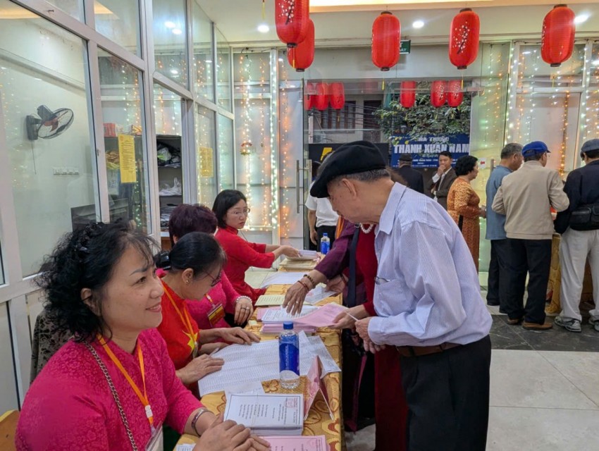 Rộn ràng điểm bỏ phiếu số 11 phường Thanh Liệt: Cử tri nô nức đi bầu từ sáng sớm Rộn ràng điểm bỏ phiếu số 11 phường Thanh Liệt: Cử tri nô nức đi bầu từ sáng sớm