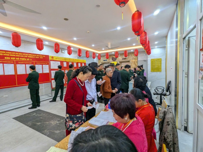 Rộn ràng điểm bỏ phiếu số 11 phường Thanh Liệt: Cử tri nô nức đi bầu từ sáng sớm Rộn ràng điểm bỏ phiếu số 11 phường Thanh Liệt: Cử tri nô nức đi bầu từ sáng sớm