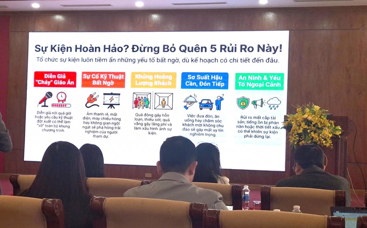 Các đại biểu được nghe chia sẻ về kỹ năng tổ chức các hoạt động, sự kiện hành chính.