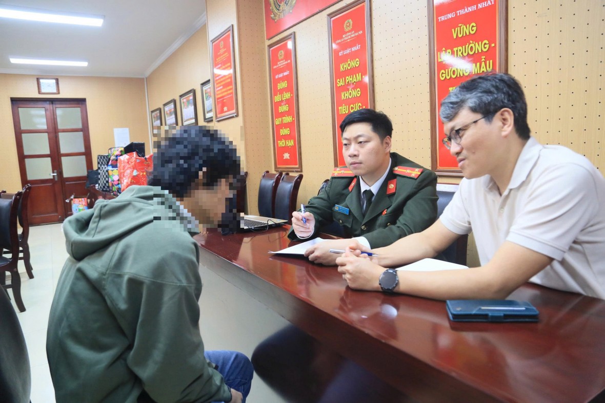 Phát hiện ổ nhóm giả danh Cảnh sát Nhật Bản hoạt động lừa đảo tại Hà Nội Phát hiện ổ nhóm giả danh Cảnh sát Nhật Bản hoạt động lừa đảo tại Hà Nội