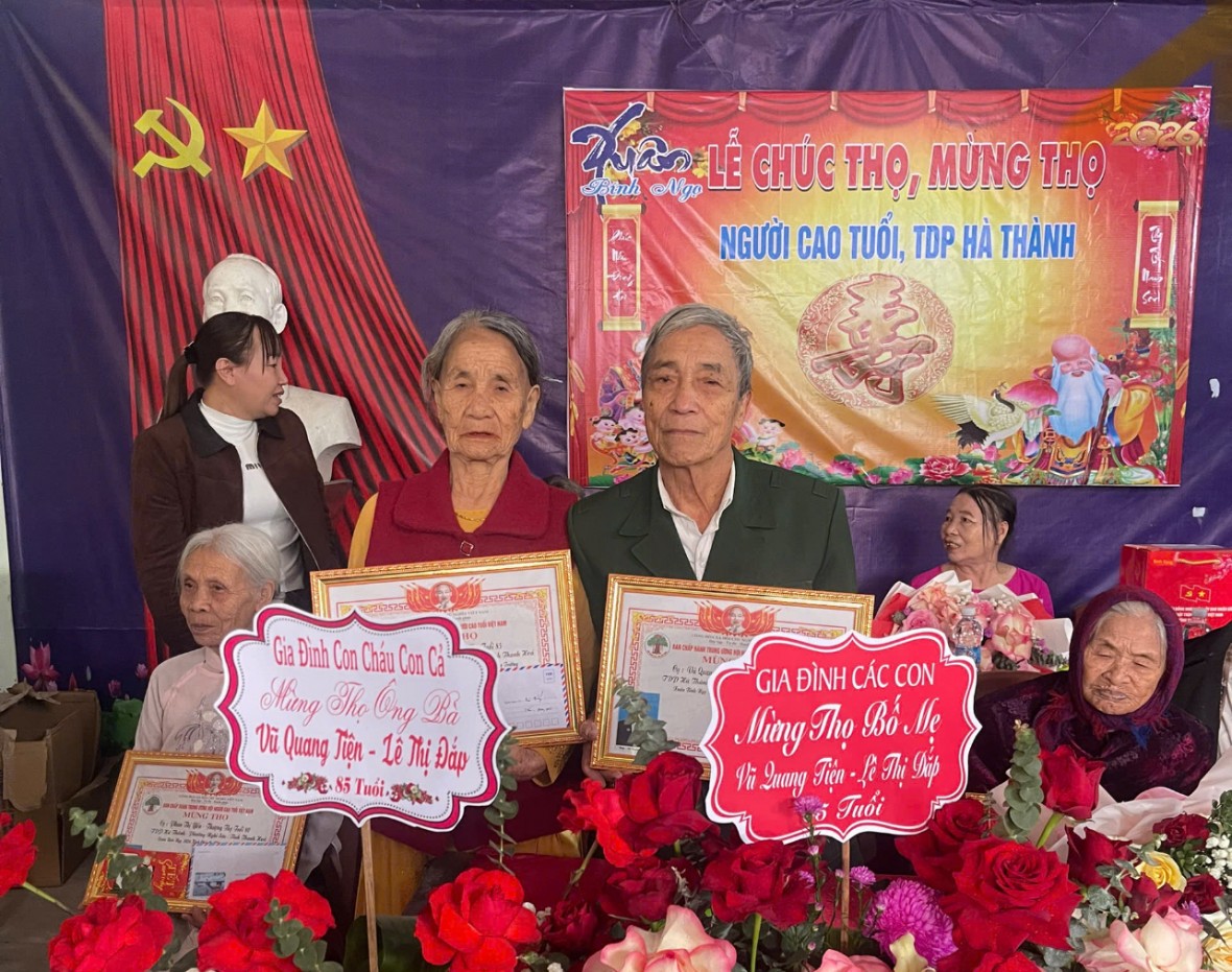 Mừng thọ đầu xuân: Nét đẹp nhân văn trong dòng chảy văn hóa Việt Mừng thọ đầu xuân: Nét đẹp nhân văn trong dòng chảy văn hóa Việt