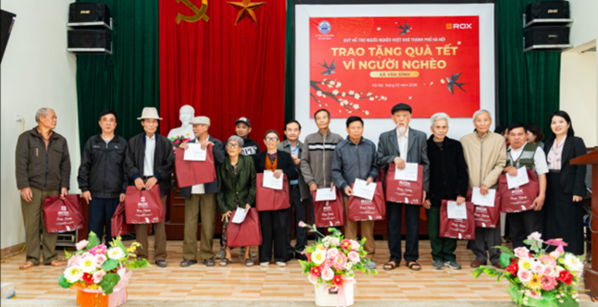 Gói quà Tết nghĩa tình gửi đến những hoàn cảnh khó khăn