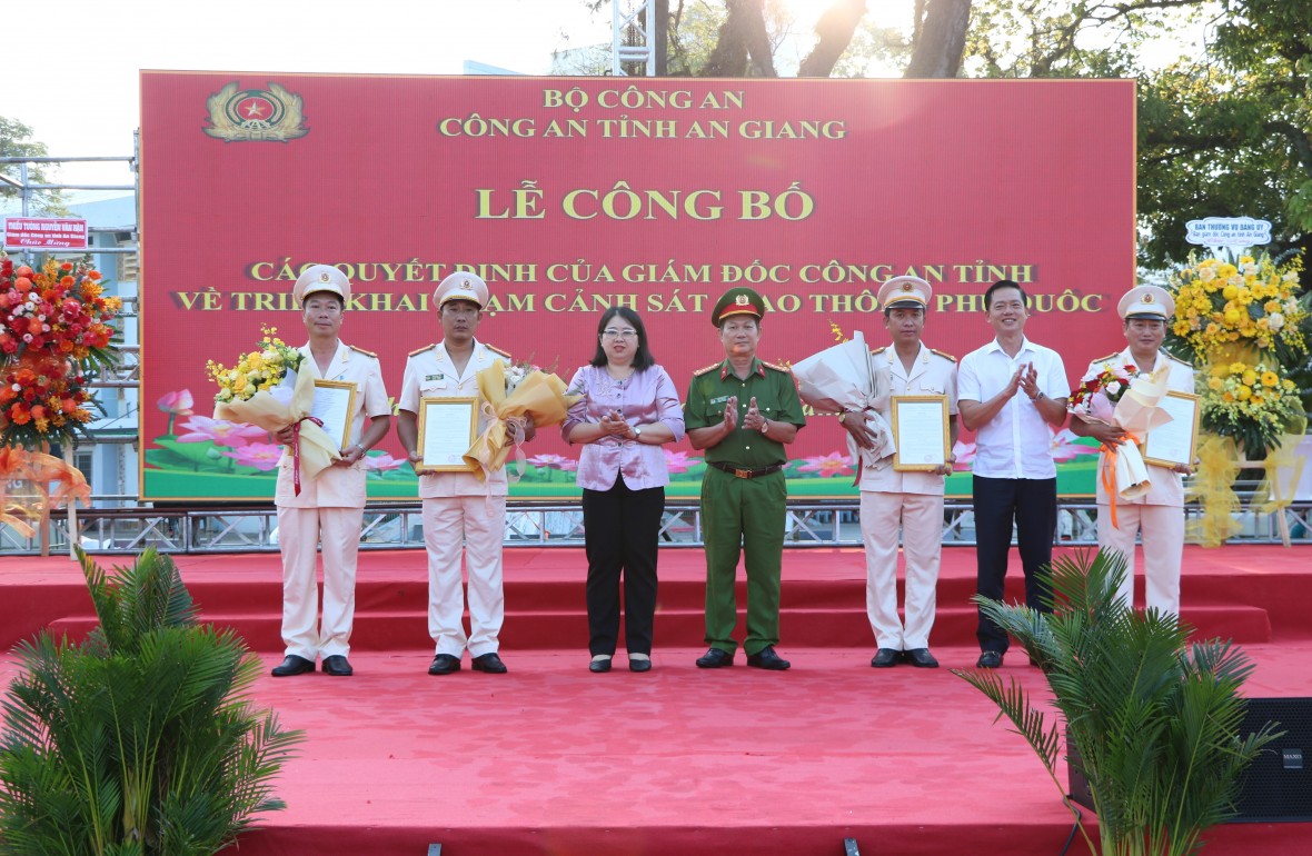 Lễ công bố thành lập Trạm Cảnh sát giao thông Phú Quốc Lễ công bố thành lập Trạm Cảnh sát giao thông Phú Quốc