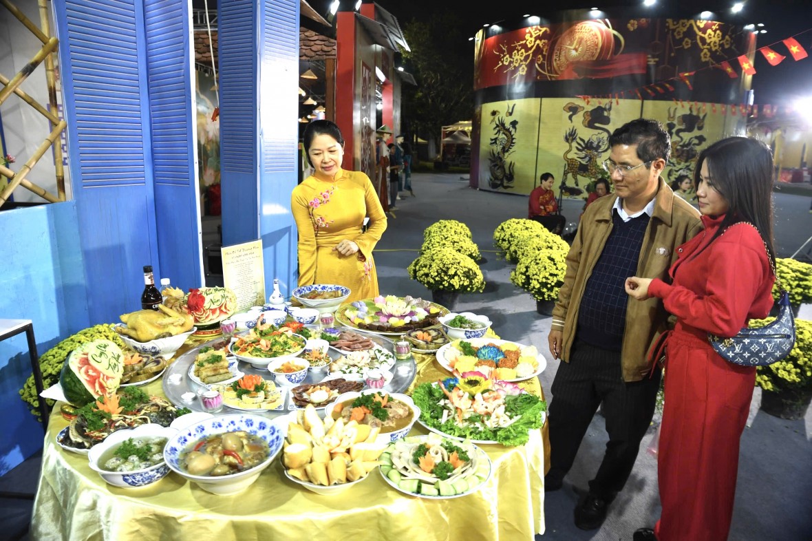 Khám phá cỗ Tết miền Trung - miền Nam: Những sắc thái văn hóa và khát vọng Khám phá cỗ Tết miền Trung - miền Nam: Những sắc thái văn hóa và khát vọng