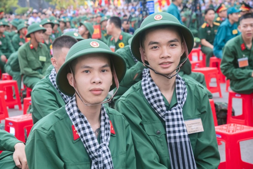 Lễ tòng quân tại Đồng Nai: Ngọn lửa trách nhiệm lan tỏa từ địa phương đến cả nước Lễ tòng quân tại Đồng Nai: Ngọn lửa trách nhiệm lan tỏa từ địa phương đến cả nước