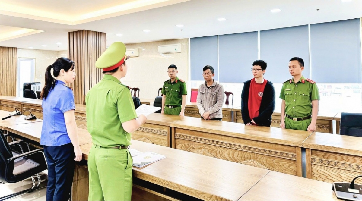 Mua bán trái phép hóa đơn bán hàng thu lợi bất chính hàng chục tỷ đồng