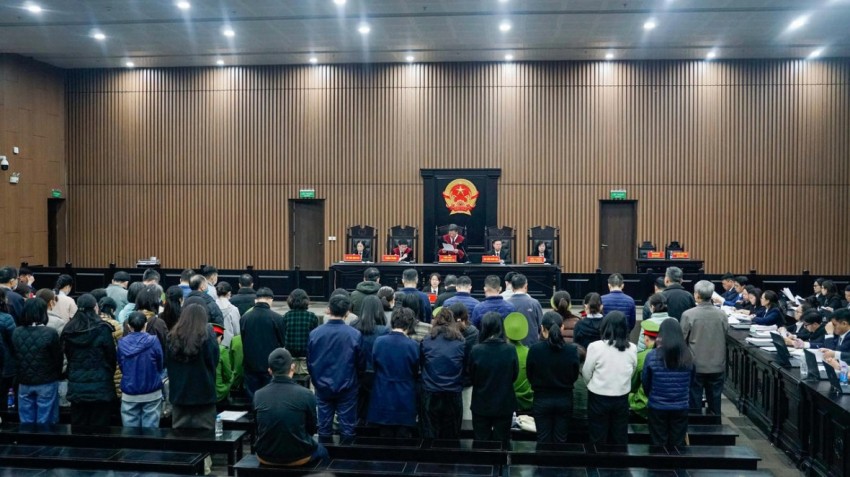 Các bị cáo tại toà.