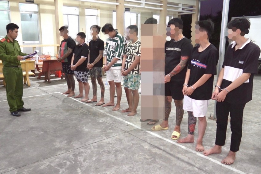 Đồng Tháp: Khởi tố nhóm đòi nợ kiểu “xã hội đen”, bắt cóc người để ép trả tiền Đồng Tháp: Khởi tố nhóm đòi nợ kiểu “xã hội đen”, bắt cóc người để ép trả tiền