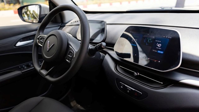 Sở hữu xe điện 'quốc dân' VF 5, người Việt trẻ tự tin khoe cá tính - Ảnh 2