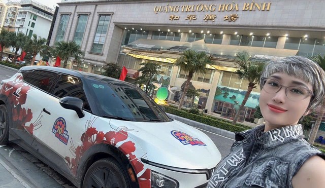 Từ khi chuyển sang VF 7, chị Giang cảm thấy việc l&aacute;i xe chưa bao giờ sướng v&agrave; y&ecirc;n t&acirc;m như vậy &nbsp;