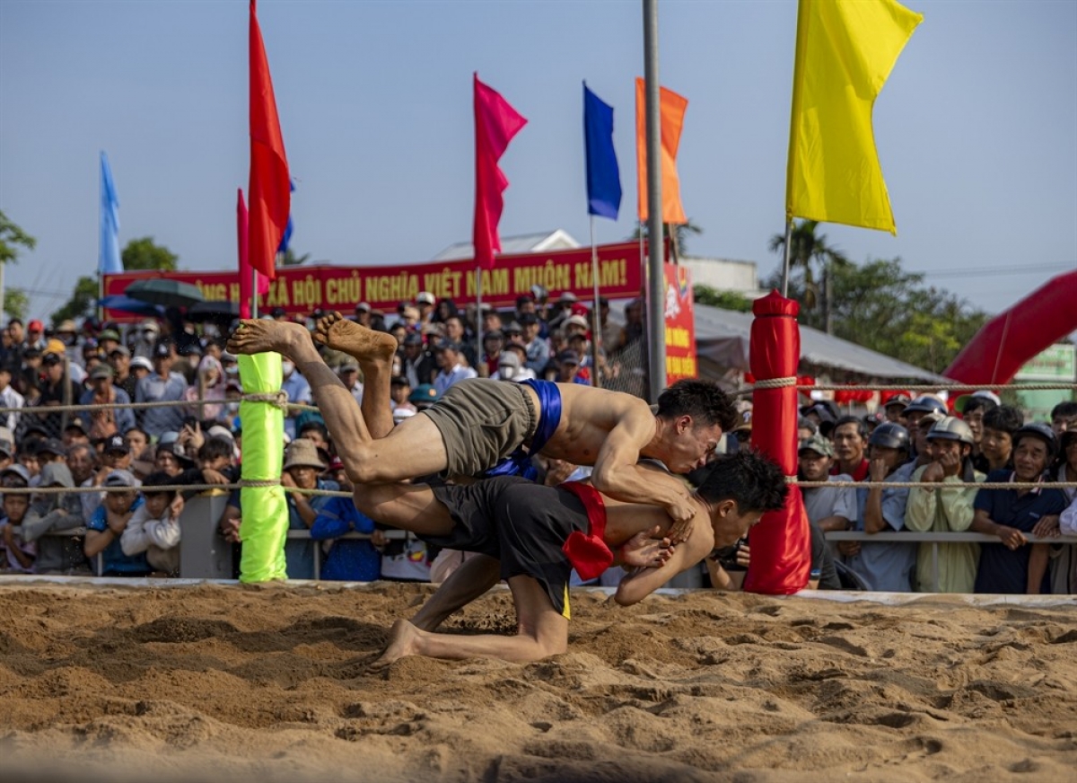 400 năm Hội vật làng Sình xứ Huế