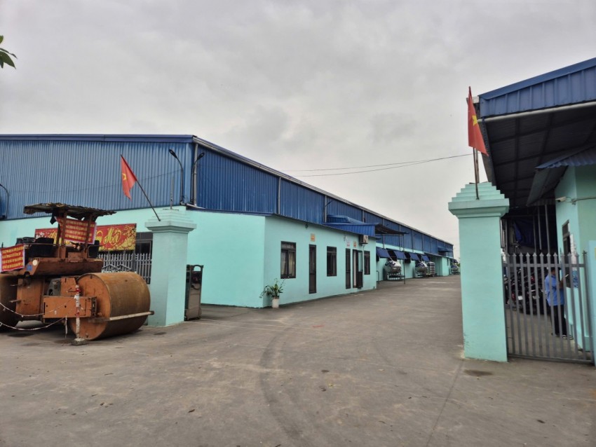 Nhà xưởng của Công ty TNHH Ggiày Ngọc Hưng đang thuê để cho hơn 700 công nhân lao động sản xuất.