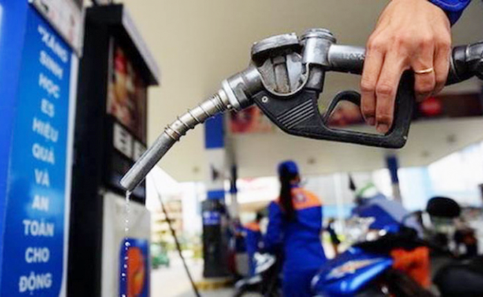 Thuế, phí chiếm gần 11.000 đồng/lít xăng -0