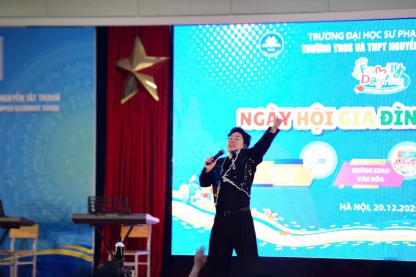 Ca sĩ Tùng Dương đã mang đến những tiết mục bùng nổ trên sân khấu. Ca sĩ Tùng Dương đã mang đến những tiết mục bùng nổ trên sân khấu.