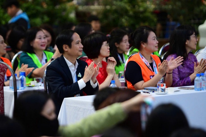 Các đại biểu tham dự ngày hội gia đình Trường Nguyễn Tất Thành. Các đại biểu tham dự ngày hội gia đình Trường Nguyễn Tất Thành.