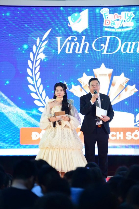 Đằng sau thành công của Ngày hội Gia đình Nguyễn Tất Thành là sự chung tay của Ban Giám hiệu, các thầy cô giáo, cán bộ nhân viên, phụ huynh, học sinh, các đơn vị đồng hành và lực lượng hỗ trợ. Tất cả đã góp phần tạo nên một ngày hội trọn vẹn, giàu cảm xúc và đầy ý nghĩa. Ngày hội khép lại, nhưng tinh thần yêu thương, đoàn kết và hạnh phúc vẫn tiếp tục lan tỏa trong mỗi thành viên của đại gia đình Nguyễn Tất Thành. Đó chính là hành trang quý giá để mỗi học sinh vững bước trên con đường học tập Đằng sau thành công của Ngày hội Gia đình Nguyễn Tất Thành là sự chung tay của Ban Giám hiệu, các thầy cô giáo, cán bộ nhân viên, phụ huynh, học sinh, các đơn vị đồng hành và lực lượng hỗ trợ. Tất cả đã góp phần tạo nên một ngày hội trọn vẹn, giàu cảm xúc