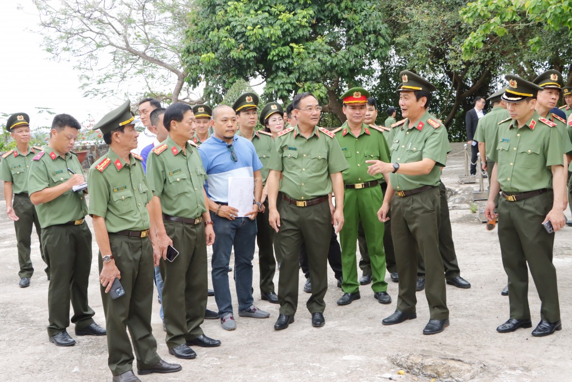 Bộ Công an bàn giao kinh phí xây dựng 500 căn nhà cho đồng bào tỉnh Cà Mau