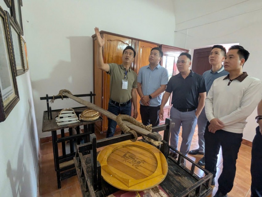 Thực khách được giới thiệu về món phở Giao Cù