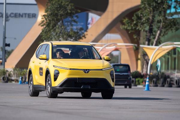 Xe rộng rãi, chạy đủ tải vẫn mượt: Limo Green giúp tài xế dịch vụ đạt mục tiêu kép