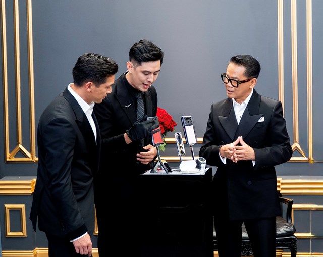 Khách hàng chốt đơn điện thoại Vertu giá trăm triệu trong livestream của Thái Công - Ảnh 2