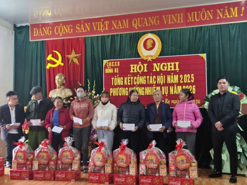 Các cá nhân hộ gia đình nhận từ Công ty Cổ phần Công nghệ HeyU Việt Nam.