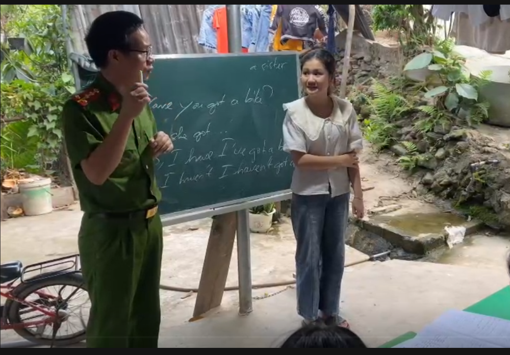 Nỗ lực “gieo chữ” tiếng Anh giữa muôn vàn khó khăn Nỗ lực “gieo chữ” tiếng Anh giữa muôn vàn khó khăn