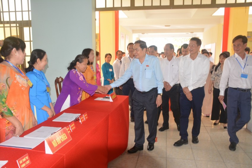 Ông Trần Thanh Mẫn, Ủy viên Bộ Chính trị, Chủ tịch Quốc hội, Chủ tịch Hội đồng Bầu cử quốc gia cùng đoàn kiểm tra, giám sát đã kiểm tra thực tế tại khu vực bỏ phiếu số 17, phường Tân Triều sáng ngày 5/3. Ông Trần Thanh Mẫn, Ủy viên Bộ Chính trị, Chủ tịch Quốc hội, Chủ tịch Hội đồng Bầu cử quốc gia cùng đoàn kiểm tra, giám sát đã kiểm tra thực tế tại khu vực bỏ phiếu số 17, phường Tân Triều sáng ngày 5/3.