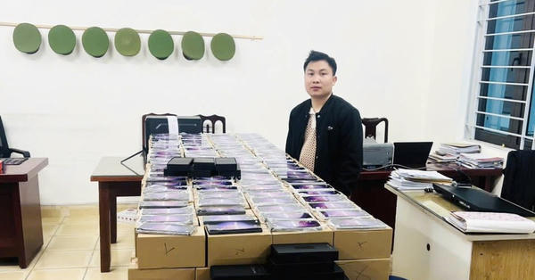 Triệt phá đường dây bán điện thoại Samsung giả, khởi tố 3 đối tượng