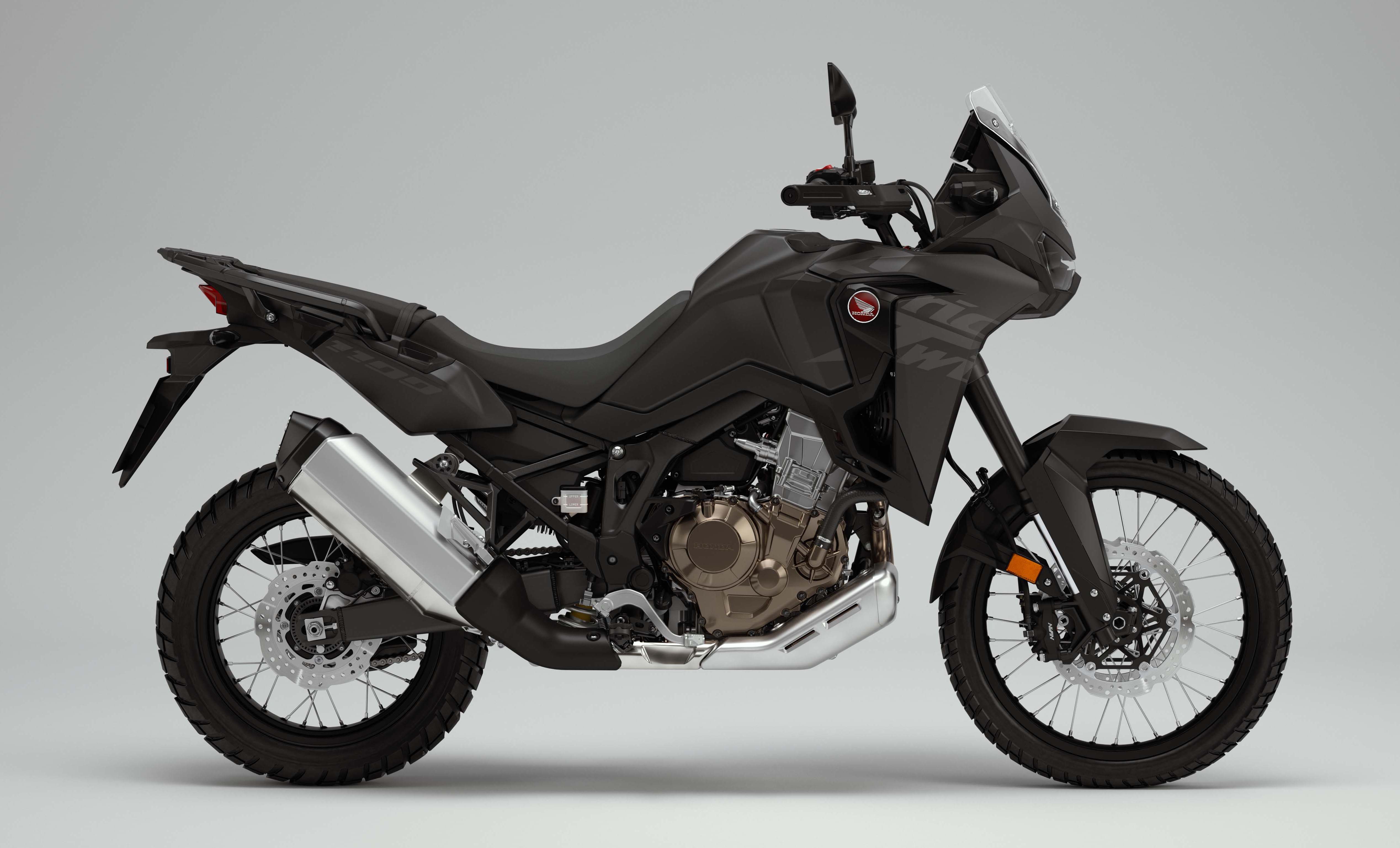 Honda Africa Twin 2023 phiên bản Tiêu chuẩn màu đen.