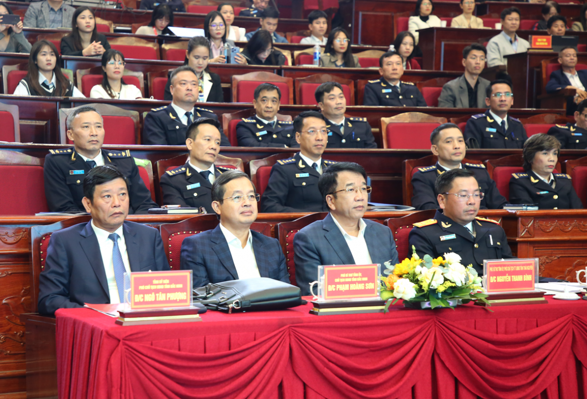 Chi cục Hải quan khu vực V: Kim ngạch xuất nhập khẩu vượt mốc 200 tỷ USD Chi cục Hải quan khu vực V: Kim ngạch xuất nhập khẩu vượt mốc 200 tỷ USD