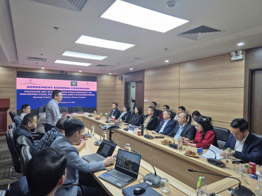 Quang cảnh buổi lễ ký kết hợp đồng gói thầu số 21 giữa Ban Quản lý dự án điện 2 (thuộc Tập đoàn Điện lực Việt Nam - EVN) và Liên danh Công ty Cổ phần Sản xuất, kinh doanh khoáng sản, dịch vụ cảng TNV-Hải Dương - SKM. Quang cảnh buổi lễ ký kết hợp đồng gói thầu số 21 giữa Ban Quản lý dự án điện 2 (thuộc Tập đoàn Điện lực Việt Nam - EVN) và Liên danh Công ty Cổ phần Sản xuất, kinh doanh khoáng sản, dịch vụ cảng TNV-Hải Dương - SKM.