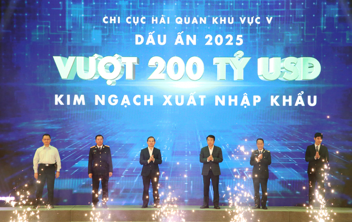 Chi cục Hải quan khu vực V: Kim ngạch xuất nhập khẩu vượt mốc 200 tỷ USD Chi cục Hải quan khu vực V: Kim ngạch xuất nhập khẩu vượt mốc 200 tỷ USD