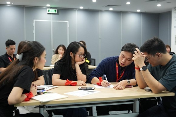 Một khóa đào tạo tại ROX Group. Một khóa đào tạo tại ROX Group.