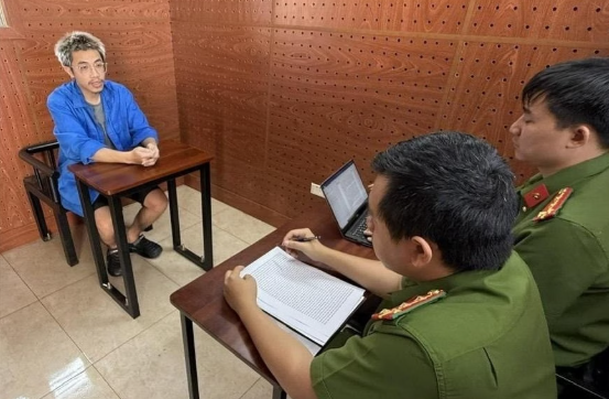 Đỗ Hoàng Long làm việc với cơ quan điều tra.