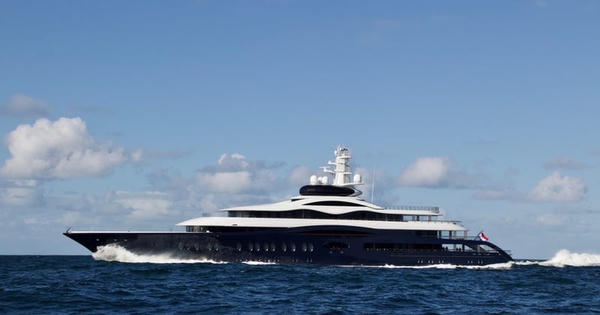 'Dấu ấn carbon' triệu đô và chi phí vận hành siêu du thuyền Launchpad của tỷ phú Mark Zuckerberg