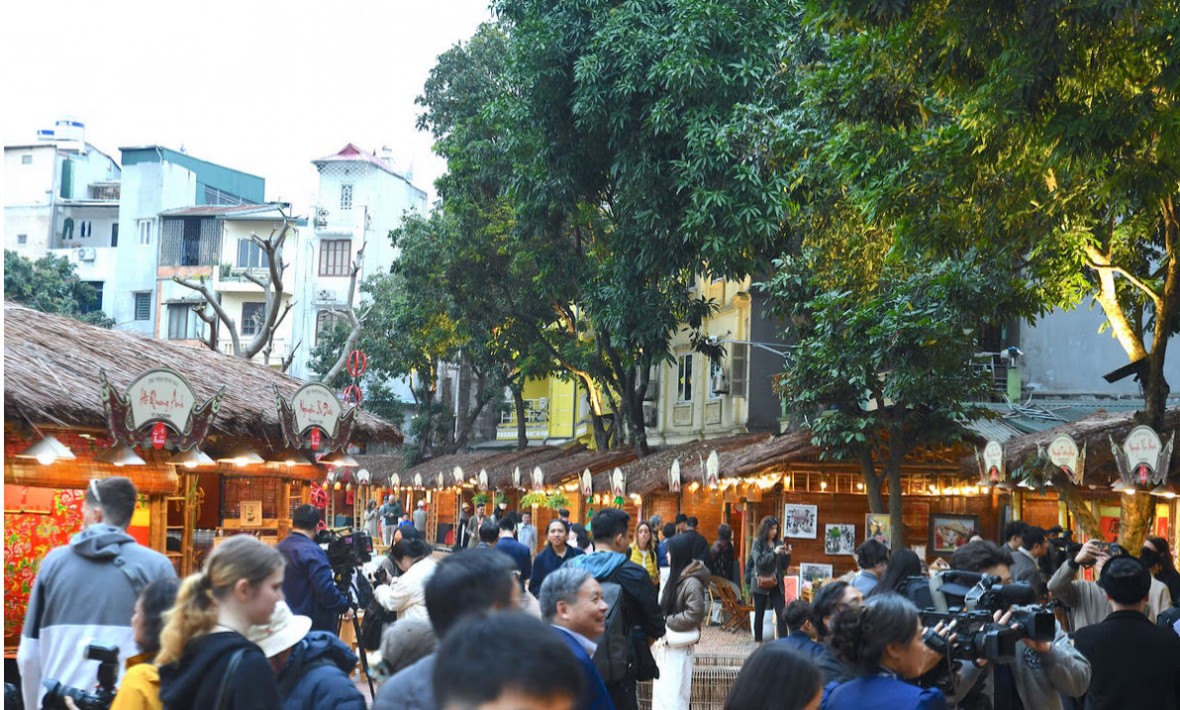 Khách quốc tế đến Hà Nội tăng vọt trong những ngày Tết