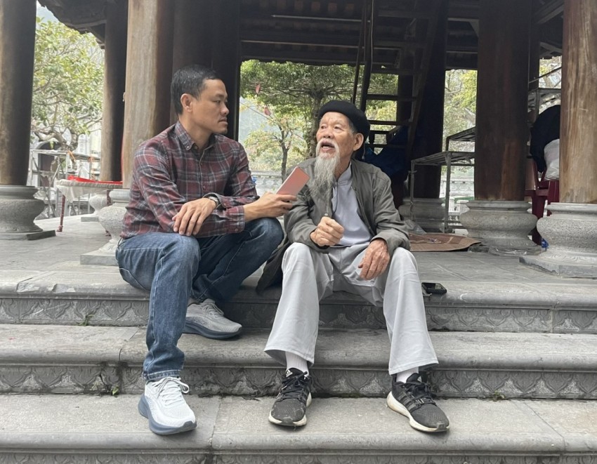 Cụ Chu Văn Thim (sinh năm 1940) thủ nhang Đền Thái Vi chia sẻ  với PV Báo PLVN.