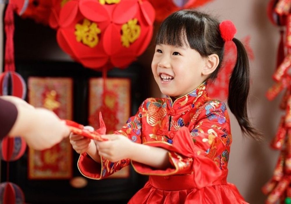 Phong tục lì xì đầu năm: Nét đẹp văn hóa truyền thống gắn kết tình thân Phong tục lì xì đầu năm: Nét đẹp văn hóa truyền thống gắn kết tình thân