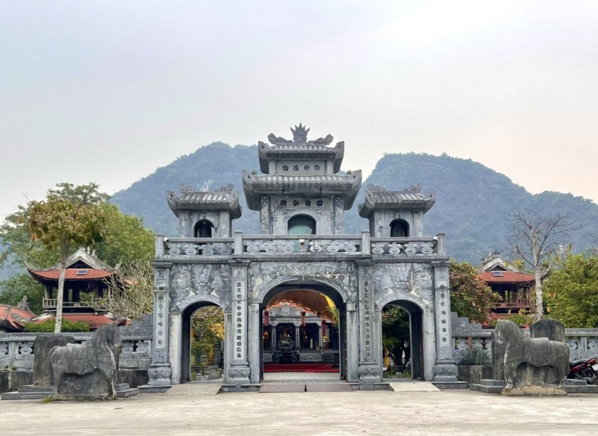 Đền Thái Vi là ngôi Đền cổ linh thiêng nằm trong vùng lõi Quần thể danh thắng Tràng An (Ninh Bình)